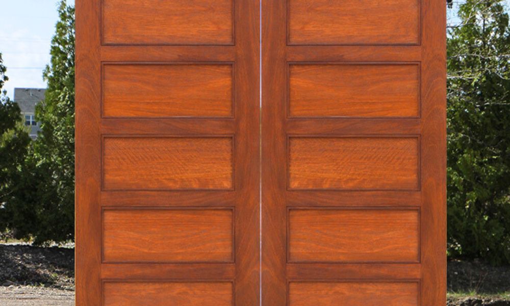 3 Tips for Replacing a Damaged Panel on a Wood Door